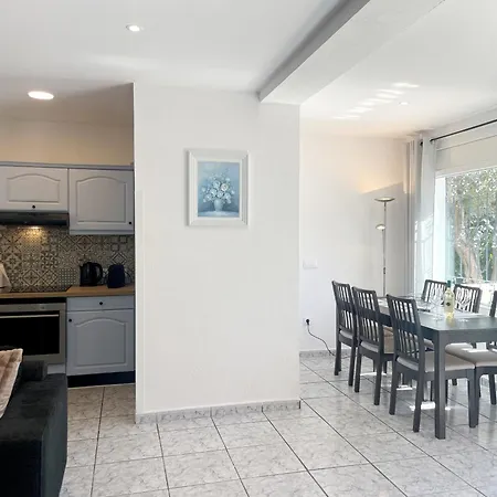 Villa Huelva 6 *
